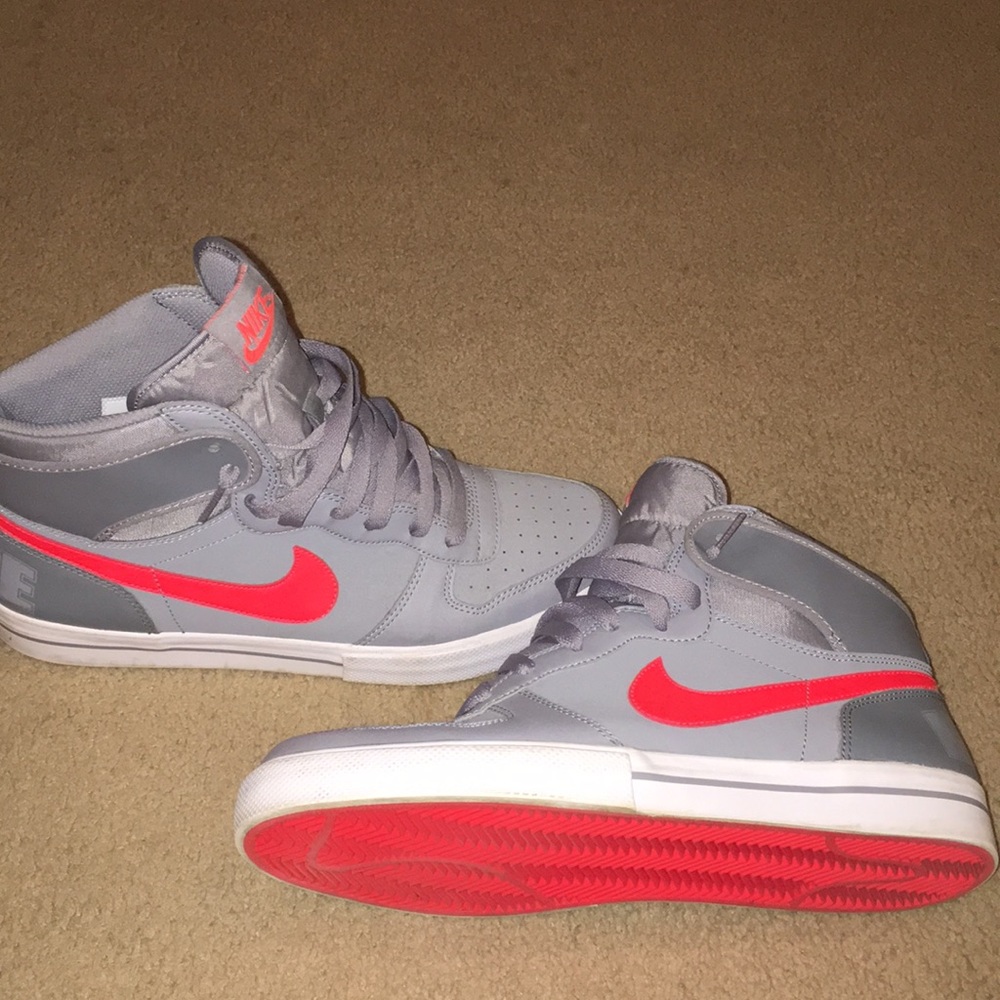 Nike high tops mint. XB